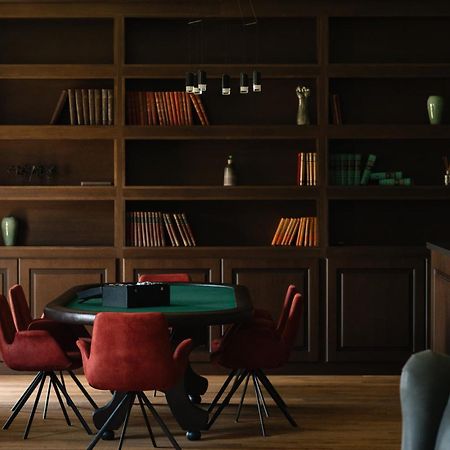 Gudauri Lodge Екстериор снимка A poker table