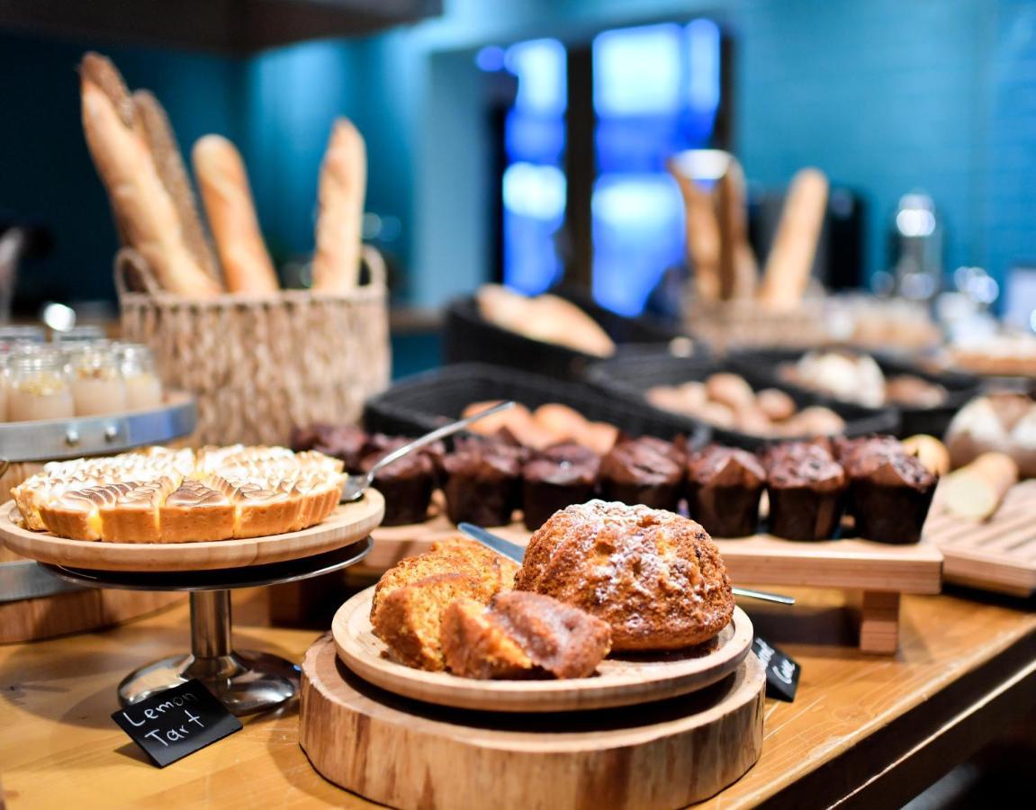 Gudauri Lodge Екстериор снимка A selection of pastries at a buffet