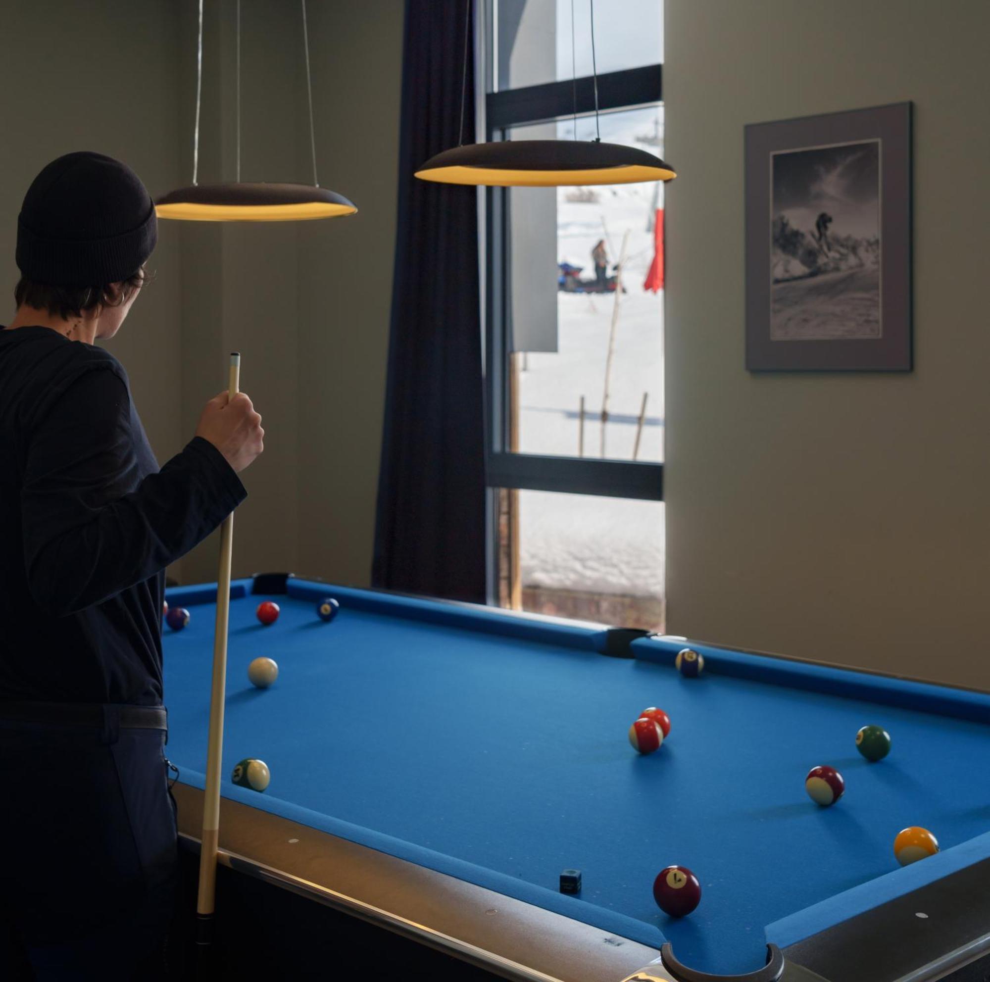 Gudauri Lodge Екстериор снимка Pool table