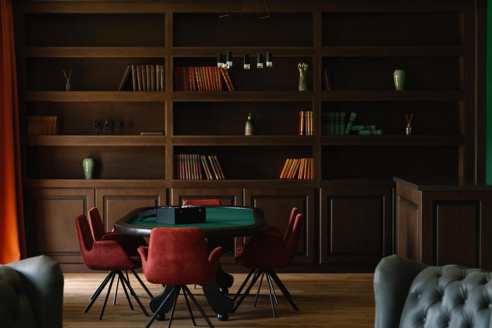 Gudauri Lodge Екстериор снимка A poker table